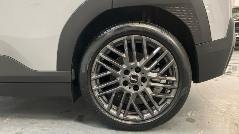 MINI Aceman 135kW E Classic 43kWh 5dr Auto Electric Hatchback